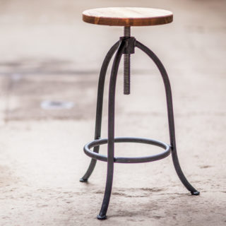 Stool Medium. Classic workshop stool made of steel and wood. The seat is height adjustable.