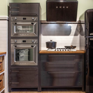 Oven cabinet with SMEG oven in Industrial Design in black