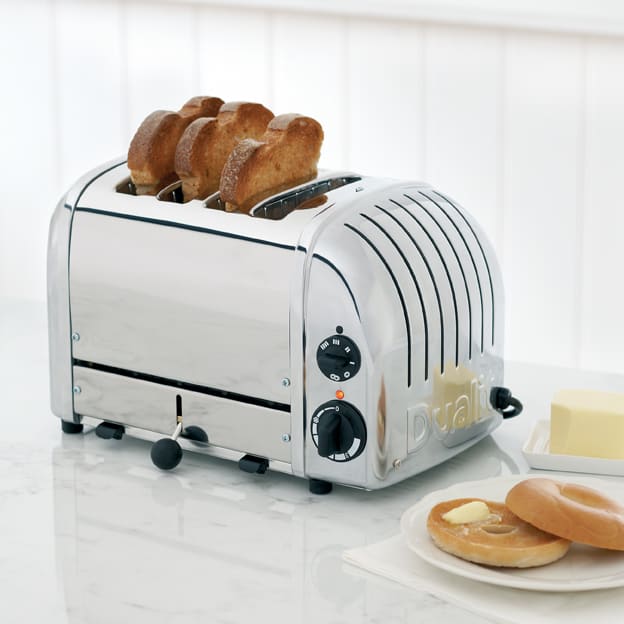 Unser Dualit 4-Schlitz Toaster bietet neben seinem stilvollen Design auch multifunktionale Einstellungen für Bagels, Brötchen und Toast.